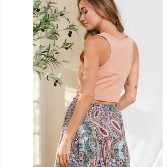 #369 SALE 🛑M, L Mauve Color Sleeveless Ribbed Twist Crop Top - Picture 4 of 9